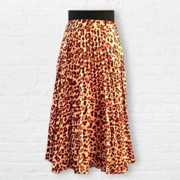 𝅺h&m animal print pleated skirt. Size 8 wide elastic waist band mid length - Picture 1 of 8